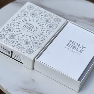 Holy Bible NIV (White Box Case)