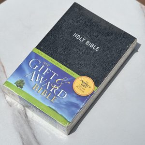 Holy Bible NIV Gift & Award Bible (Black with leather feel)